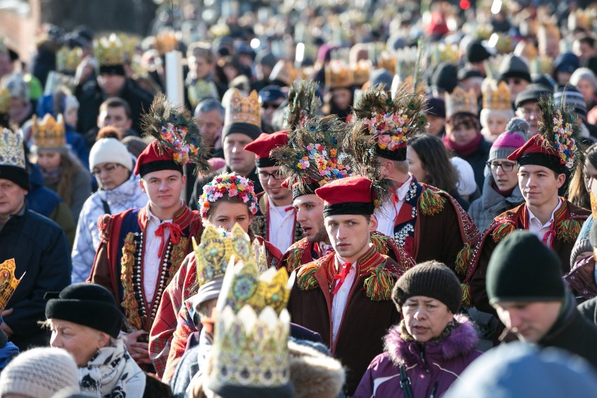 Orszak Trzech Króli przeszedł ulicami Krakowa [NOWE ZDJĘCIA, WIDEO]