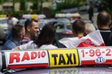 Taksówkarz z Poznania został pobity przez nastolatków. Ukradli mu samochód