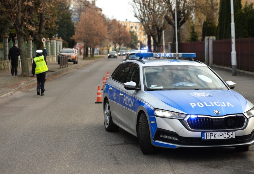 Tragiczny wypadek w Przemyślu. Na ul. Krasińskiego kierujący peugeotem potrącił idącą chodnikiem pieszą. 72-latka zmarła w szpitalu