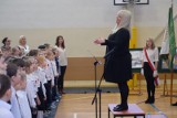 Ponad 19 tys. zgłoszeń do udziału w kolejnej edycji akcji „Szkoła do hymnu”. Uroczyste odśpiewanie w całej Polsce o symbolicznej godzinie