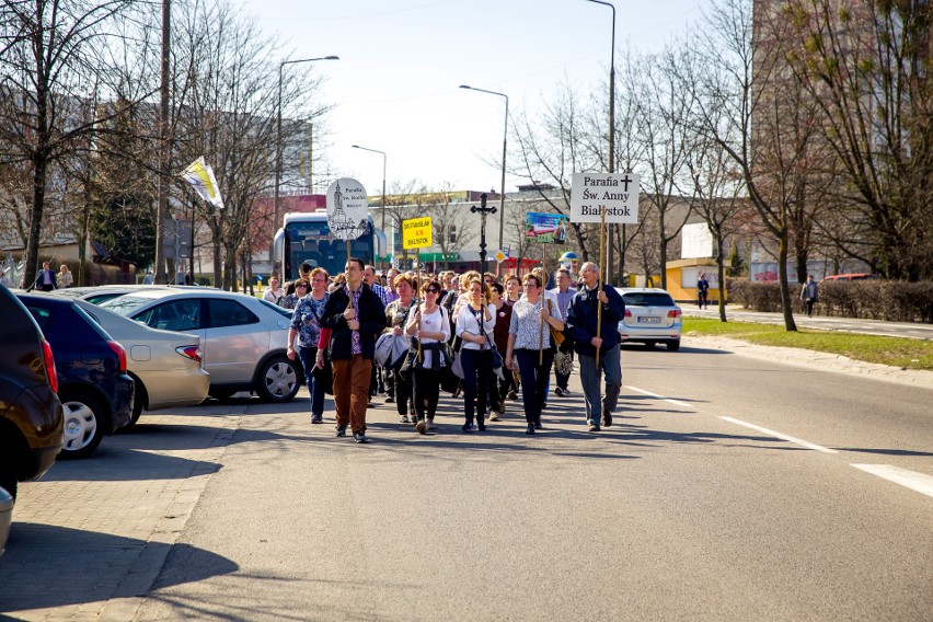 Niedziela Miłosierdzia. Setki pielgrzymów w sanktuarium...