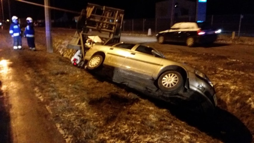 W czasie, kiedy  na miejscu trwały czynności, jeden z...