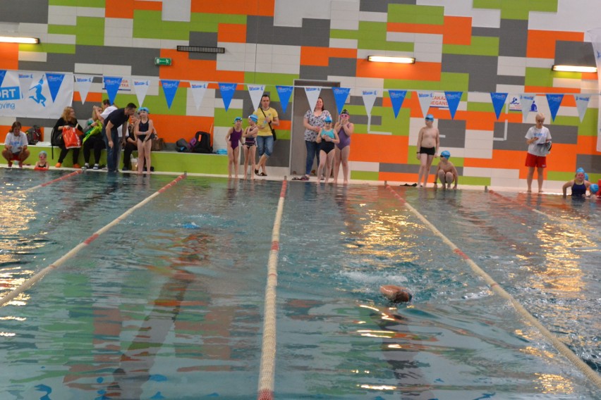 Sosnowiec: dzieci wzięły udział w maratonie pływackim ZDJĘCIA