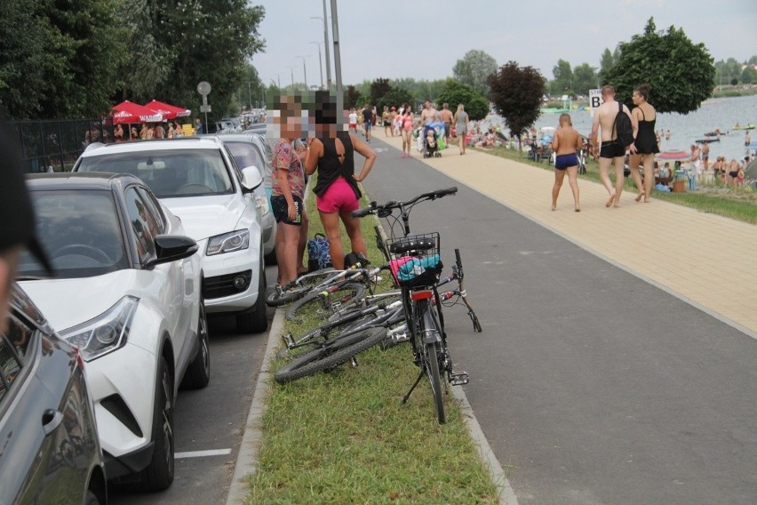 Wypadek w Tarnobrzegu. Na ścieżce rowerowej rowerzysta potrącił 8-latkę. dziewczynka została zabrana do szpitala (ZDJĘCIA)