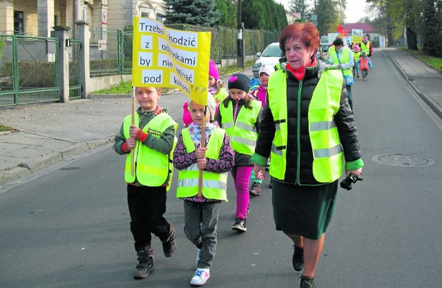 Pochód uczniów i nauczycieli maszerował ulicami Swoszowic