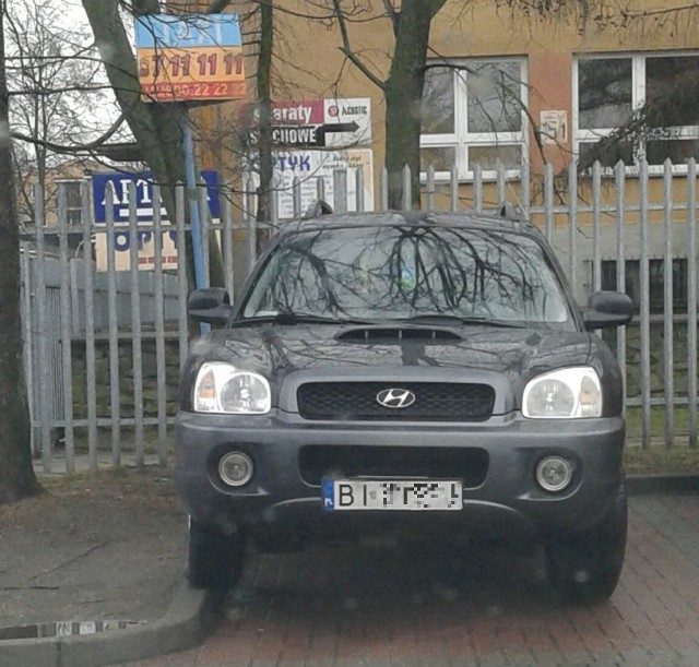 Parkowanie na parkingu obok przychodni przy ulicy Słonimskiej