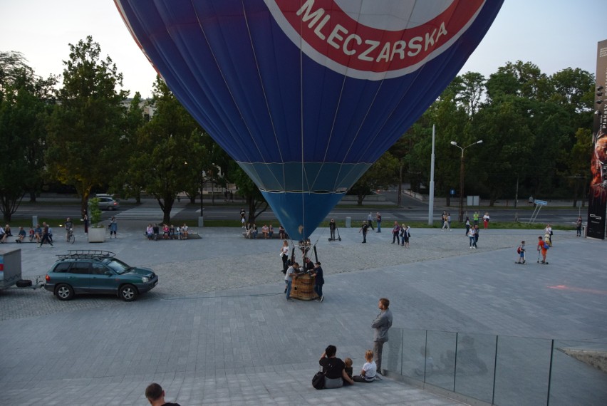 Pokaz balonów przed Centrum Spotkania Kultur. Koniecznie zobacz zdjęcia