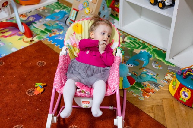 Dwuletnia Lidka czeka na rodziców adopcyjnych i nową rodzinę