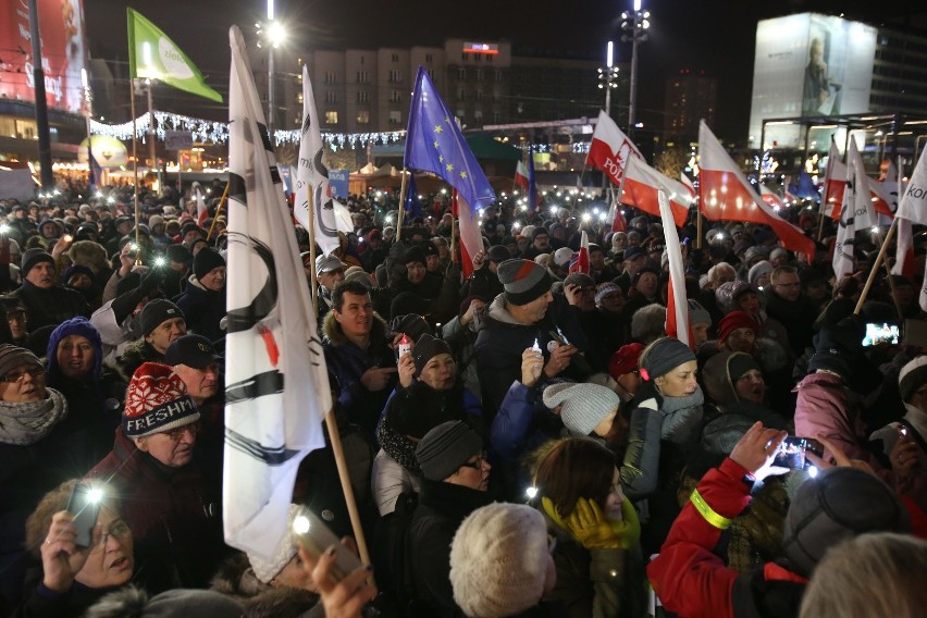 Demonstracja przeciw PiS w Katowicach 13 grudnia 2016