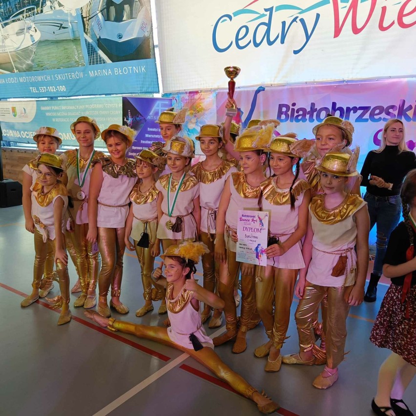 Bursztynki z Malborka znakomite na Ogólnopolskim Festiwalu Tańca w Cedrach Wielkich. Był też debiut małych Krasnali