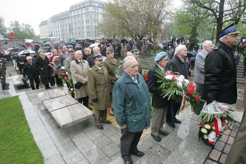 Wrocław: Uczcili uchwalenie Konstytucji 3 Maja (ZDJĘCIA)