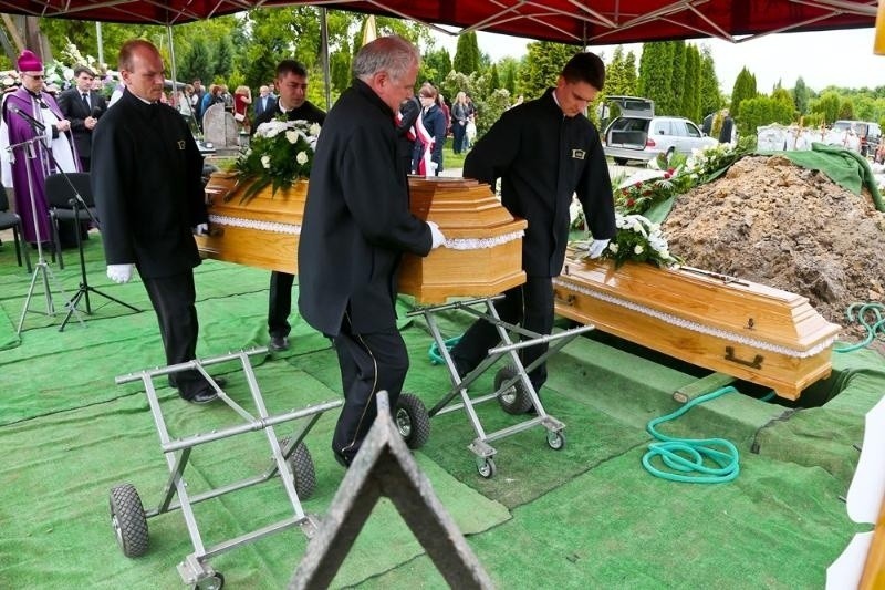 Wrocław: Pogrzeb ofiar rodzinnej tragedii na Hubach [ZDJĘCIA]