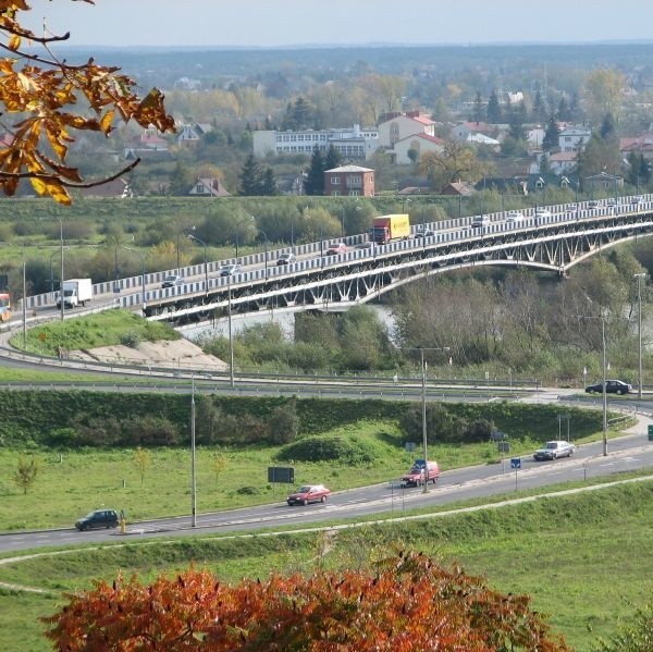 Nowy most zostanie wybudowany po lewej stronie dotychczasowego (od strony Tarnobrzega).