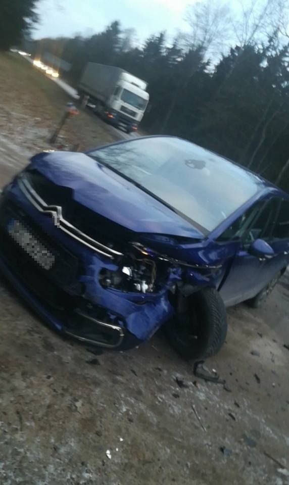 Wypadek na DK 65 na trasie Knyszyn - Kozińce. Zderzyły się trzy samochody. Jedna osoba została zabrana do szpitala