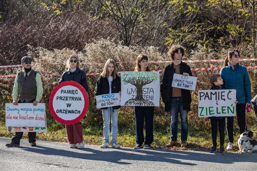 Kraków. Muzeum KL Plaszow. Setki drzew poszły pod topór, ale wróciły na gadżetach