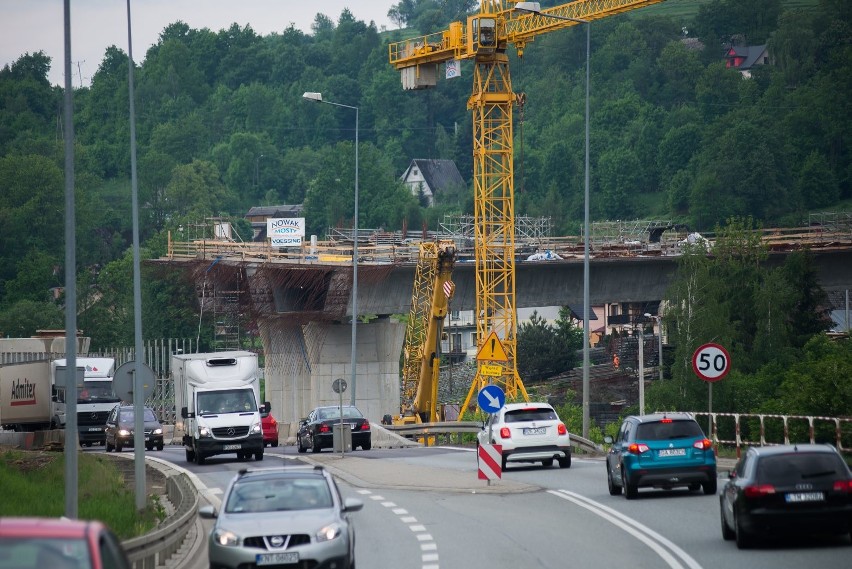 Budowa zakopianki. Budowlańcy nie próżnują, inwestycja rośnie w oczach [NOWE ZDJĘCIA]