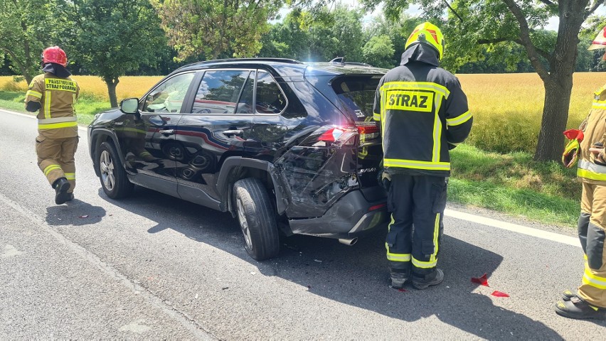 Wypadek trzech aut na drodze krajowej nr 8 pod Kobierzycami