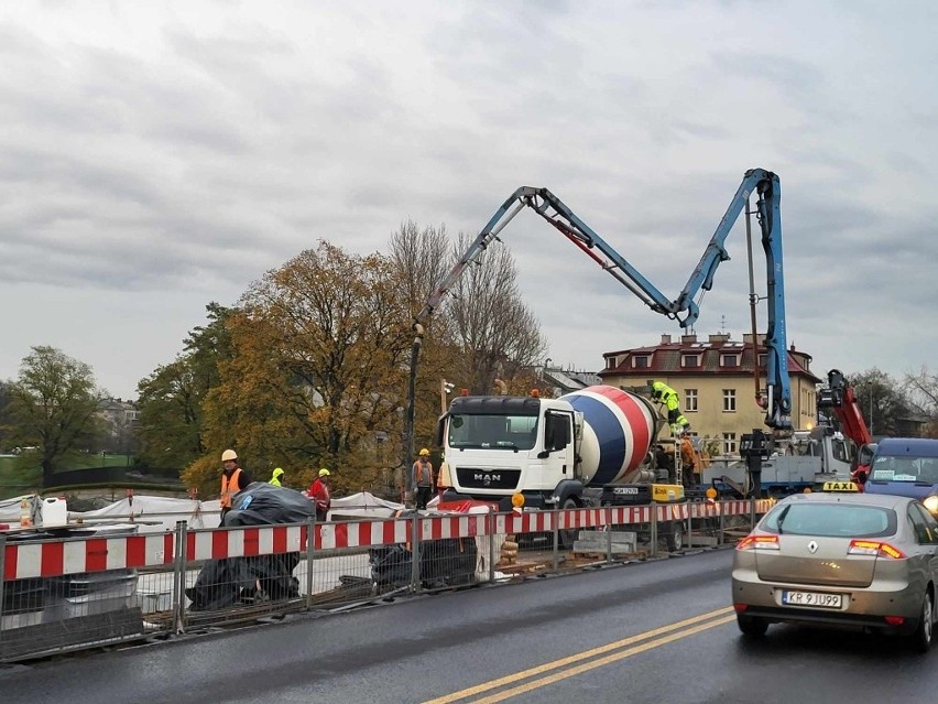 Kraków. Most Dębnicki w czwartek rano zostanie w pełni oddany kierowcom i pieszym