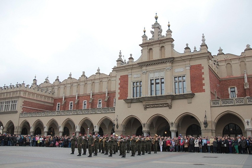 Kraków. Pokaz musztry na Rynku Głównym [ZDJĘCIA]