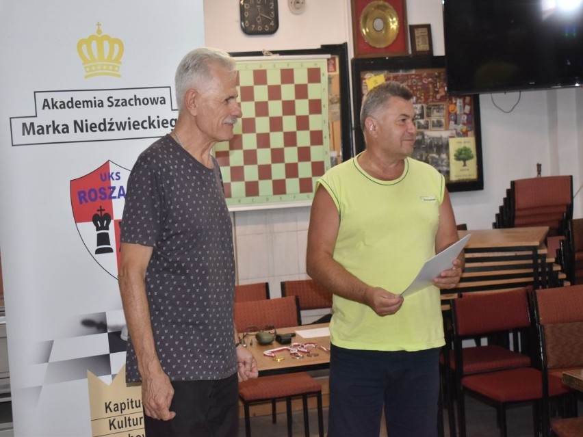 Triumfatorzy i uczestnicy radomskiego turnieju szachowego