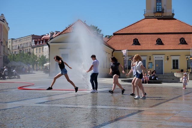 Upały dają się białostoczanom we znaki, dlatego miasto uruchomiło już pierwsze kurtyny wodne