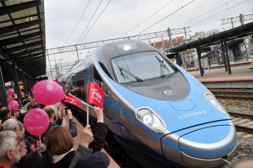 Powitanie pociągu Express InterCity Premium RADIOWA TRÓJKA w...