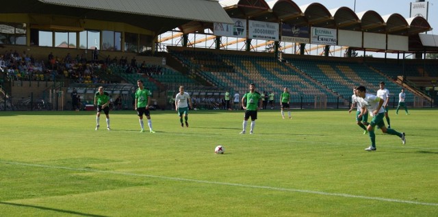 25 minuta meczu, Maciej Świdzikowski strzela gola w rzutu karnego.
