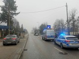 Wypadek śmiertelny w Łodzi. Pieszy przechodził przez jezdnię w miejscu niedozwolonym. Został potrącony przez samochód osobowy