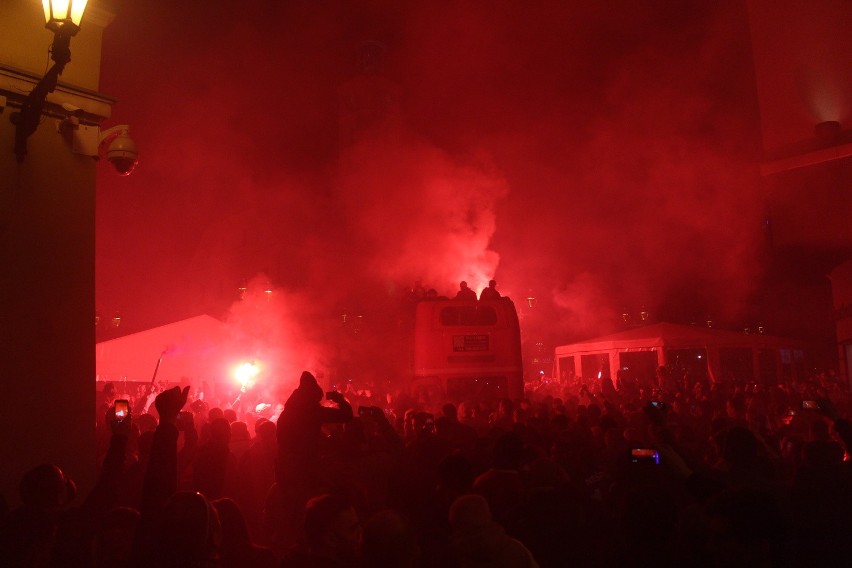 Kibice Piasta Gliwice świętują wicemistrzostwo Polski na...