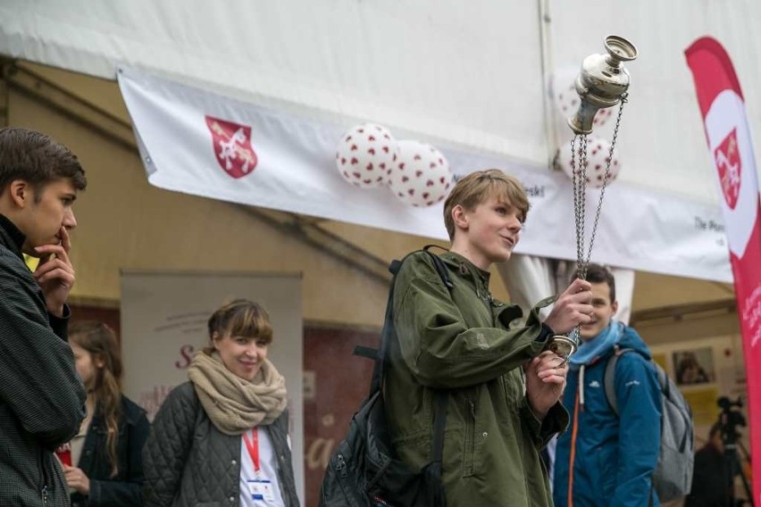 Kraków. Grupowe łapanie cząstek smartfonami i szachy na Festiwalu Nauki i Sztuki