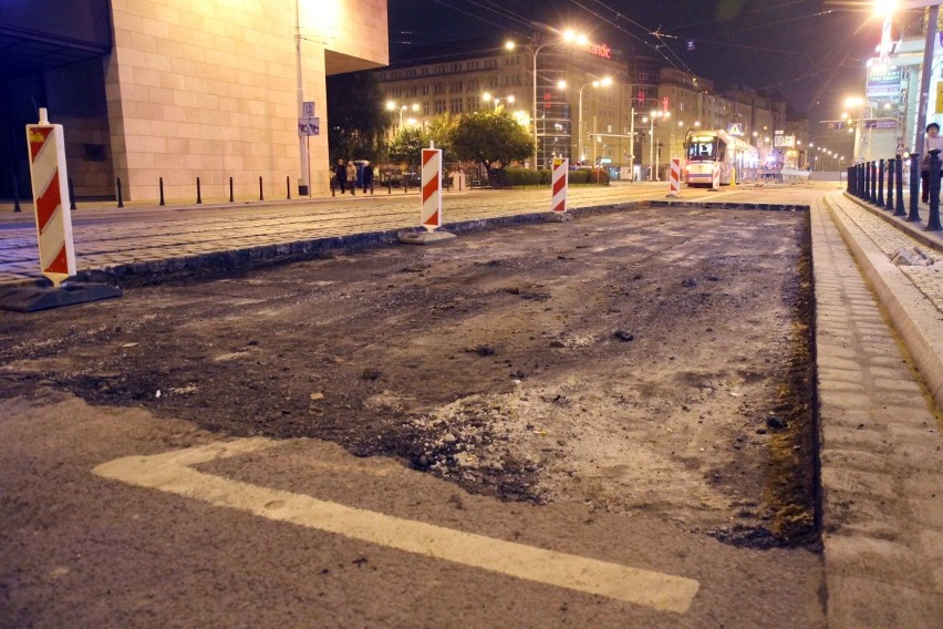 Wrocław: Ulica Piłsudskiego niespodziewanie zamknięta. Są utrudnienia [ZDJĘCIA]