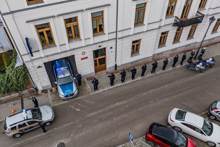 Świętokrzyscy policjanci żegnali kolegę zastrzelonego na służbie. W południe zawyły syreny radiowozów