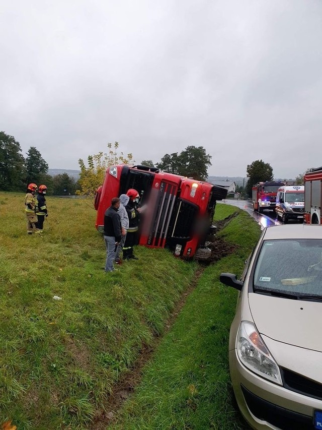 Wypadek na DK 7 w Michałowicach spowodował duże utrudnienia. Zdjęcie dzięki uprzejmości serwisu "Powiat Krakowski 112"