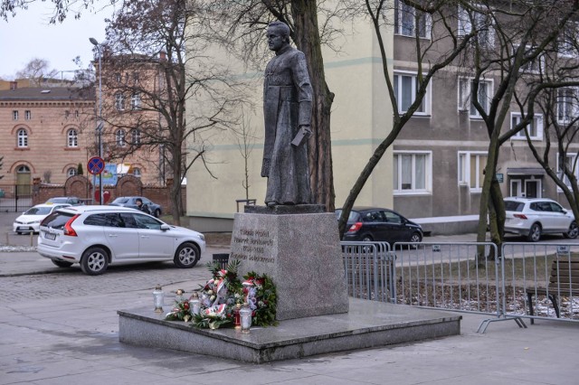 Pomnik prałata Henryka Jankowskiego został ponownie ustawiony 23.02.2019