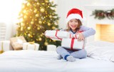 Prezent na Święta dla dziewczynki: co kupić pod choinkę? 10 niebanalnych pomysłów na Mikołajki i Boże Narodzenie