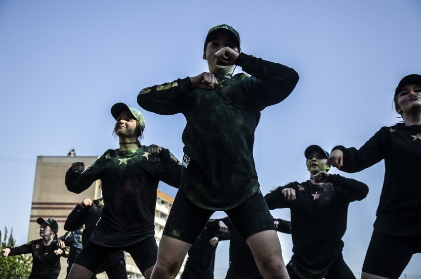 Eksplozja kolorów w Jastrzębiu. Barwna chmura nad stadionem