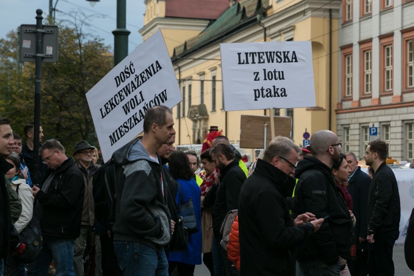 Protest na Placu Wszystkich Świętych