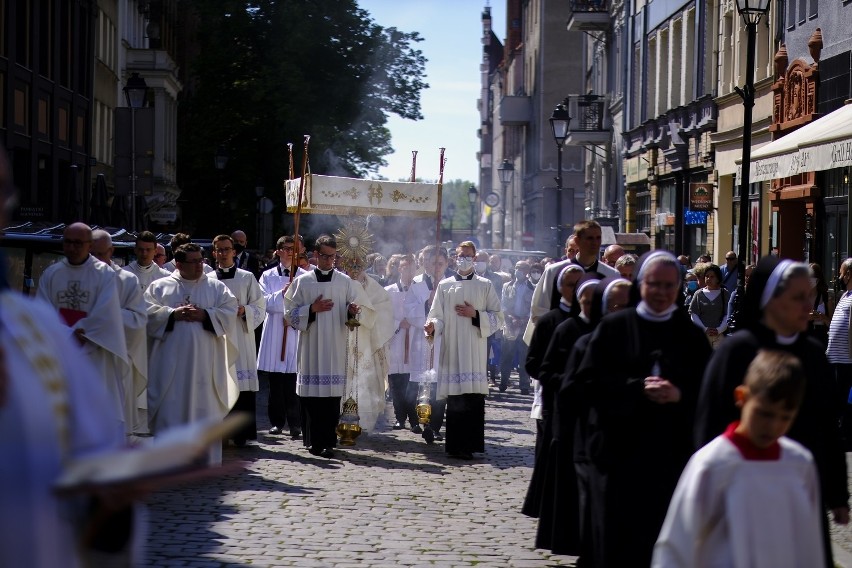 Tegoroczne uroczystości Bożego Ciała na toruńskiej starówce...