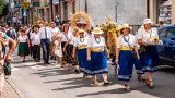 "Smaki naszych dziadków", czyli w niedzielę odbyły się dożynki w Staszowie. Kolorowy korowód przeszedł przez miasto