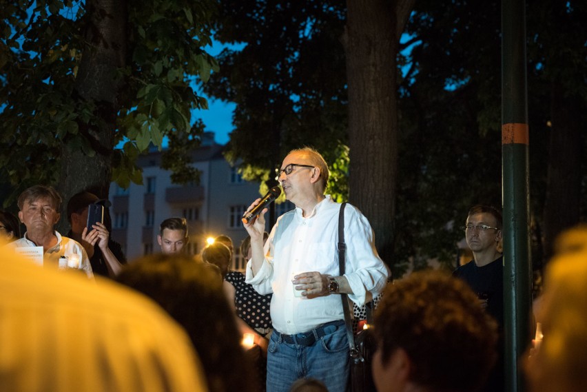 Ponad 1000 osób na proteście na placu Daszyńskiego w Opolu...