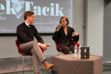 Udane spotkanie z  dziennikarzem TVN Jackiem Tacikiem w chełmskiej bibliotece. Zobacz zdjęcia