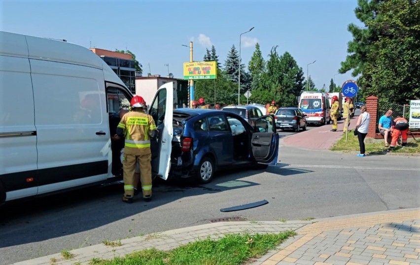 Wypadek na alei Warszawskiej w Tarnobrzegu. Wprowadzono ruch wahadłowy (ZDJĘCIA)
