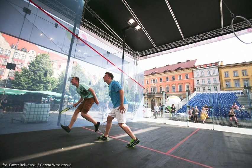 Wrocław: Grali w squasha z mistrzem Polski na pl. Solnym (ZDJĘCIA)