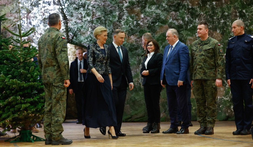 Prezydent RP Andrezj Duda wraz z małżonką Agatą na Żołnierskiej Wigilii u Podhalańczyków w Rzeszowie [ZDJĘCIA]