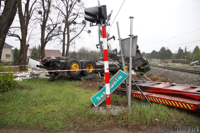 Zderzenie pendolino z ciężarówką pod Ozimkiem.