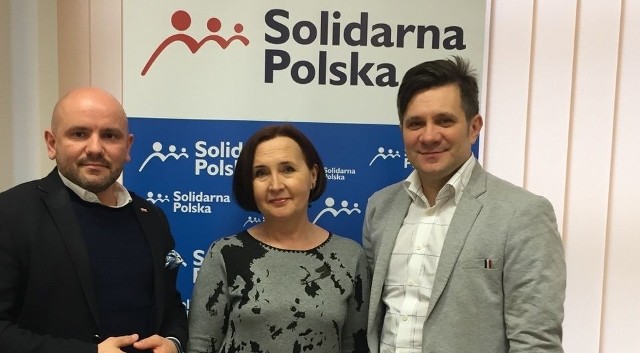 Małgorzata Sołtysiak z senatorem Jackiem Włosowiczem i sekretarzem Solidarnej Polski Mariuszem Goskiem.