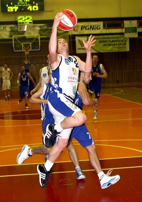 Były koszykarzy Siarki Tarnobrzeg i Stali Stalowa Wola Karol Szpyrka będzie grał w Polpharmie Starogard Gdański.