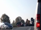 Wypadek na trasie do Łochowa. Ciężarówka w rowie [zdjęcia]