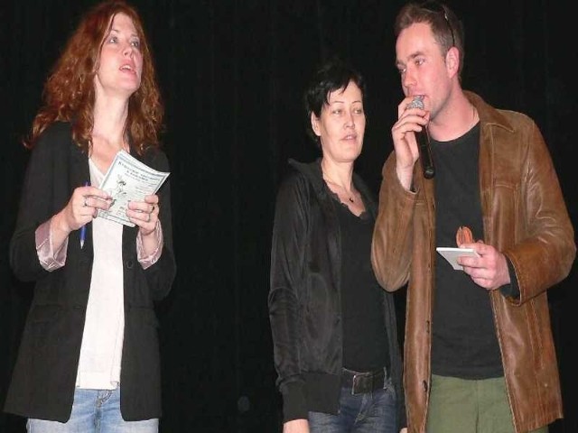 Gwiazdy serialu "Detektywi" (od lewej): Roksana Roguś, Marzena Fliegel i Marcin Halbiniak gościli w niedzielę w Pacanowie.