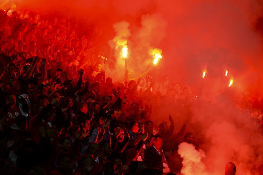 Metodą na chuligaństwo na stadionach jest... groźba zlikwidowania rozgrywek piłkarskich?